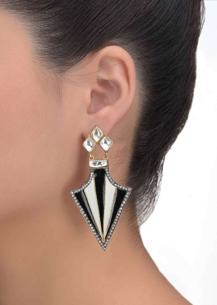 Black And White Party Wear Triangular Earrings With Stones And Kundan Work Online - Kalki Fashion