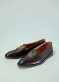 Black Juttis In Leather With Zari Embroidered Motif