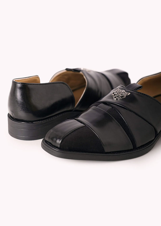 Black Juttis with Textured Detail