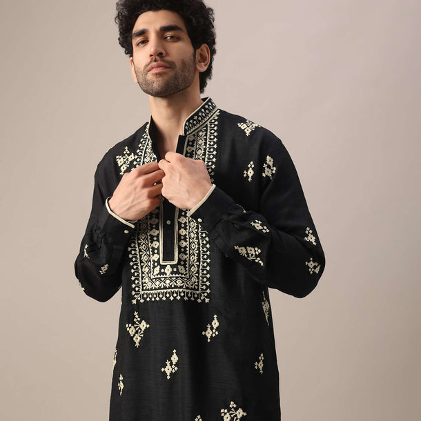 Black Kurta Set In Silk With Embroidered Work