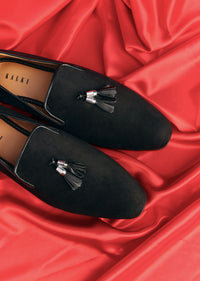 Black Juttis With Tassel Detailing
