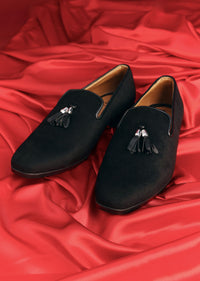 Black Juttis With Tassel Detailing