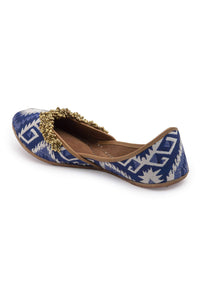 Blue And White Juttis In Jacquard With Tiny Ghungroos And Print By 5 Elements