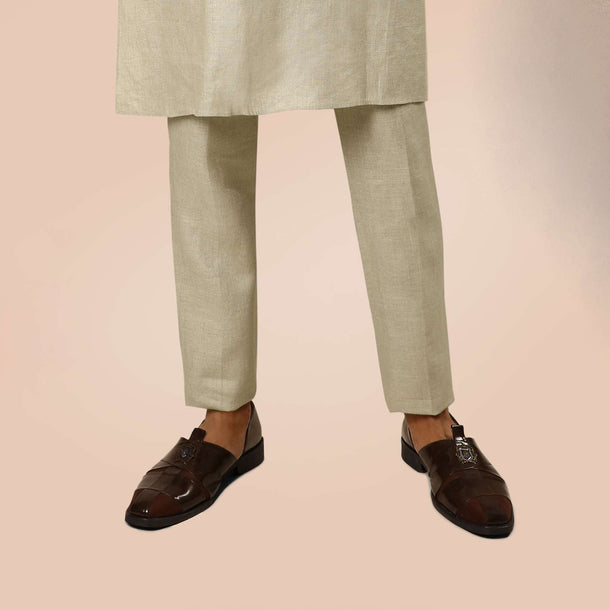 Brown Peshawari Footwear In Rexine And Suede Leather Embellished With A Brooch