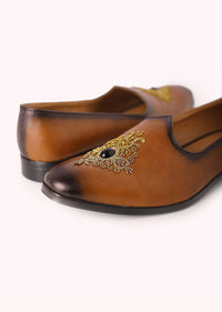 Brown Shaded Juttis with Stone Work