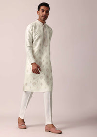 Elegant White Silk Kurta Set With Exquisite Handwork