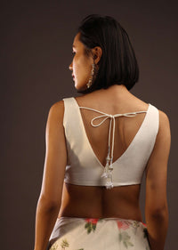 Erget White Sleeveless Blouse With A V Neckline Front And Back