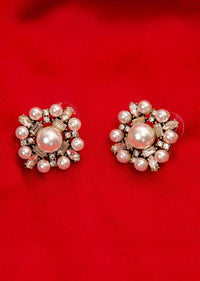 Floral cluster earring with pearls and stone