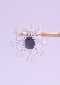 Floral shape cluster earing with crystals only on kalki