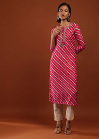 Fuchsia Pink Kurta In Cotton With Lehariya Print And Gotta Work