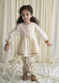 Kalki Girls Combo Of Cream White Embroidered Angrakha Set And Gold Printed Bow Hairclip