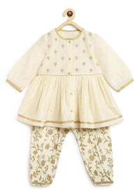 Kalki Girls Combo Of Cream White Embroidered Angrakha Set And Gold Printed Bow Hairclip