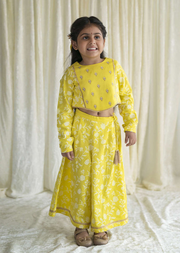 Kalki Girls Combo Of Canary Yellow Embroidered Cord Set And Gold Printed Bow Hairclip