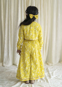 Kalki Girls Combo Of Canary Yellow Embroidered Cord Set And Gold Printed Bow Hairclip