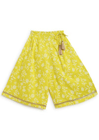 Kalki Girls Combo Of Canary Yellow Embroidered Cord Set And Gold Printed Bow Hairclip