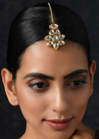 Gold Plated Mang Tika With Delicate Kundan Work In Floral Motif By Paisley Pop