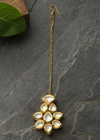 Gold Plated Mang Tika With Delicate Kundan Work In Floral Motif By Paisley Pop