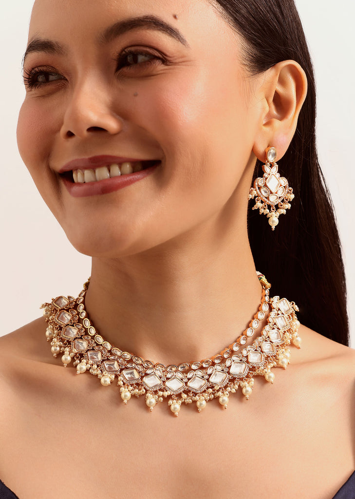 Gold And White Kundan Choker Necklace Set In Mix Metal