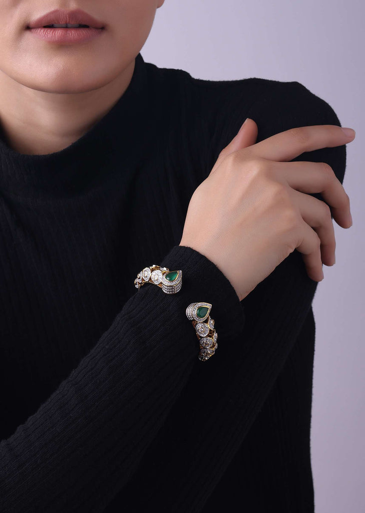 Gold Finish Openable Bangle (Set Of 1) Studded With Emerald