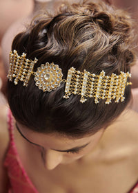 Gold Plated Kundan Head Band In Silver Alloy