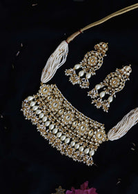 Gold Plated Kundan Choker And Earring Set In Silver Alloy