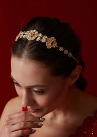 Gold Plated Kundan Head Band In Silver Alloy