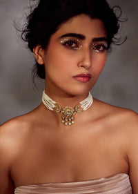 Gold Plated Silver Alloy Kundan Choker Necklace Adorned With Pearls