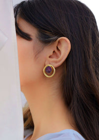 Gold Round Earrings With A Purple Pearl In Gold Plating
