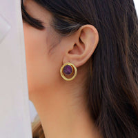 Gold Round Earrings With A Purple Pearl In Gold Plating