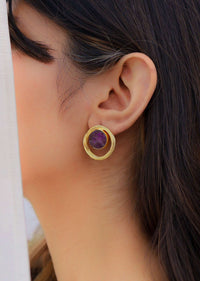 Gold Round Earrings With A Purple Pearl In Gold Plating