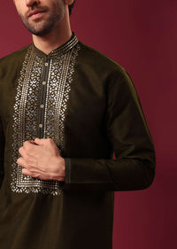 Green Kurta Set In Silk with Leather Work