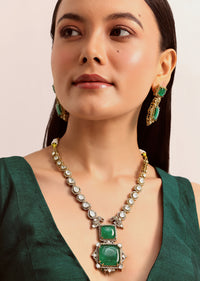 Green And Gold Kundan Necklace Set In Mix Metal