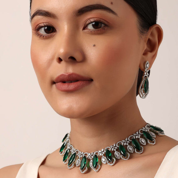 Green Choker Set With Synthetic Stones
