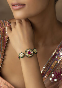 Green Kundan Bracelet In Gold Plated Silver Alloy