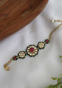 Green Kundan Bracelet In Gold Plated Silver Alloy