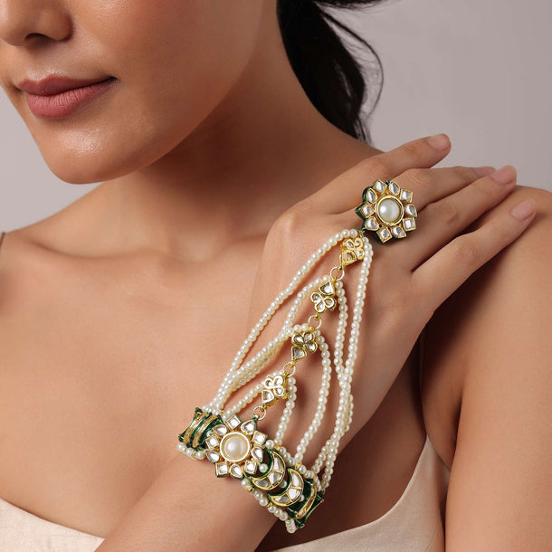 Green Kundan Hathphool With Floral Motifs And Bead Strings