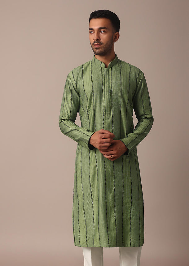 Green Kurta Set With Intricate Thread Work