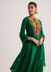 Green Silk Kurta Set With Resham Embroidery And Textured Dupatta