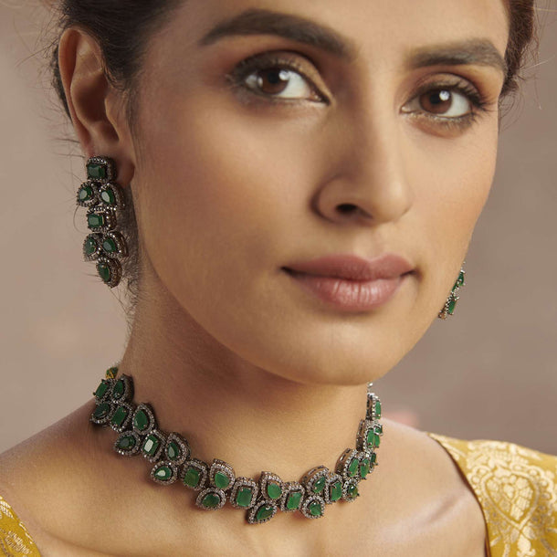 Green Victorian Necklace Set In Rhodium Plated Silver Alloy