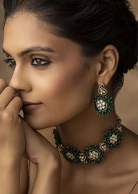 Green Victorian Polki Choker And Earring Set In Silver Alloy