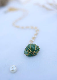 Jade Green Pearl Pendant Necklace.