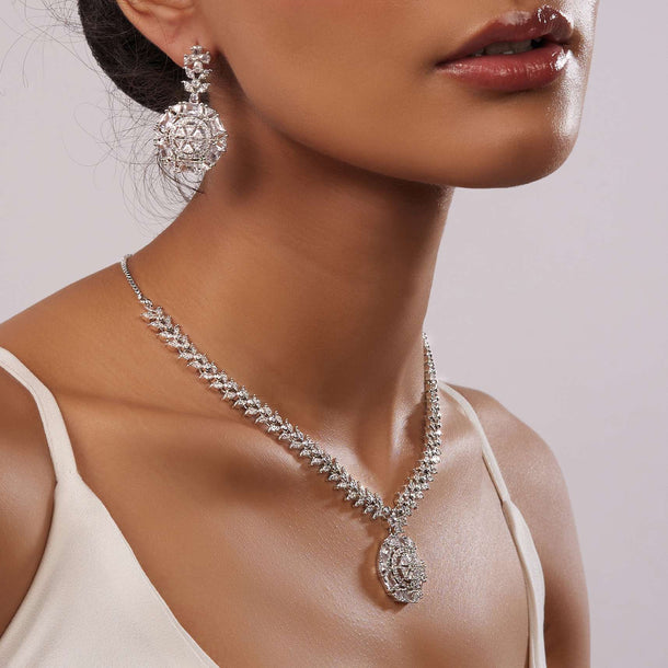 Diamond Necklace Set Plated In Silver Alloy