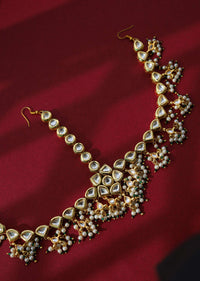 Kundan Gold Plated Mathapatti With Pearls And Green Beads