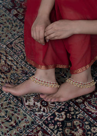 Kundan And Pearl Anklets In Gold Plated Silver Alloy