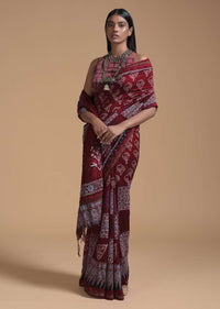 Maroon Saree In Cotton With Batik Printed Buttis And Applique Work On The Pallu Online - Kalki Fashion