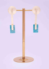 Metallic Dangler Earring With A Geometric Shaped Emerald Green Semi Precious Stones Online - Kalki Fashion