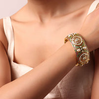 Multicolor Kundan Bangle With Circular Motifs