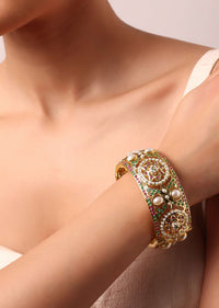 Multicolor Kundan Bangle With Circular Motifs