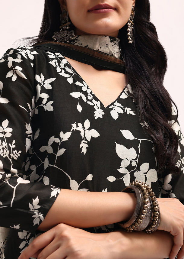 Off White And Black Printed Chanderi Kurta Set With Dupatta