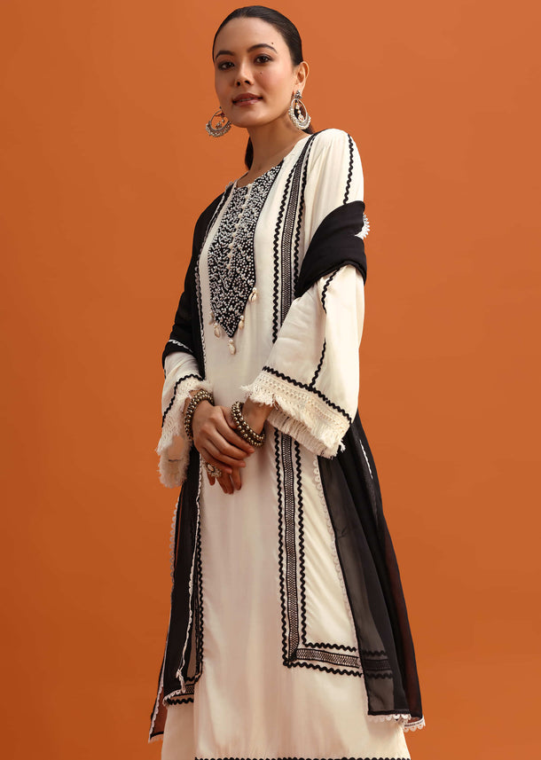 Off White Lace Work Kurta Pant Set With Dupatta